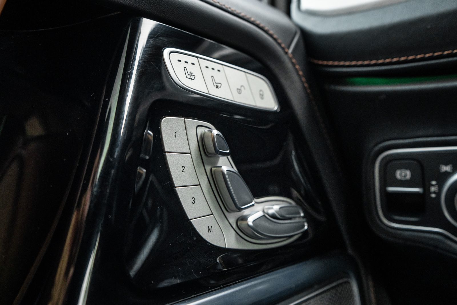 2025 Mercedes-Benz G-Class G 550-25