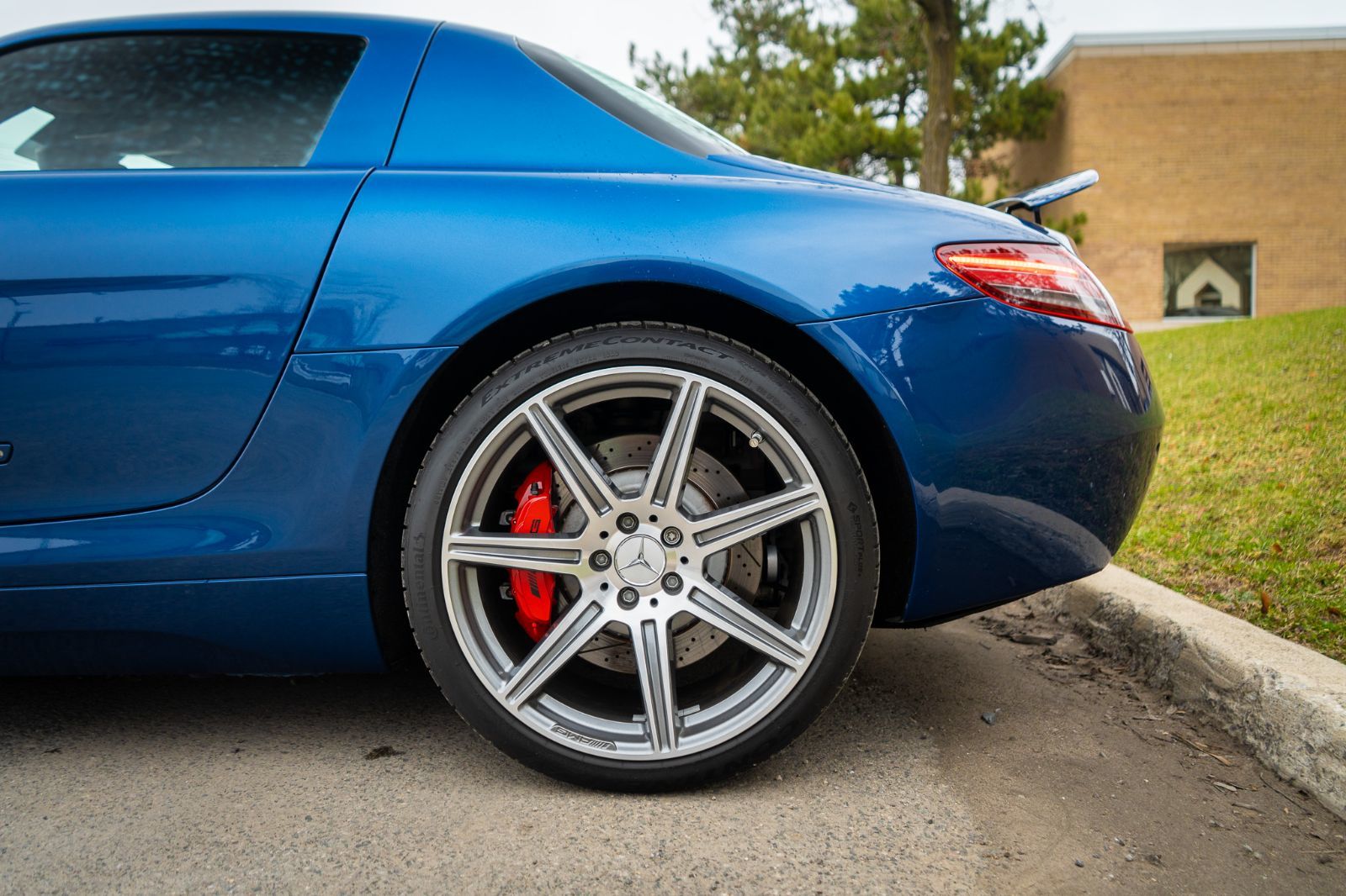 2011 Mercedes-Benz SLS AMG-4