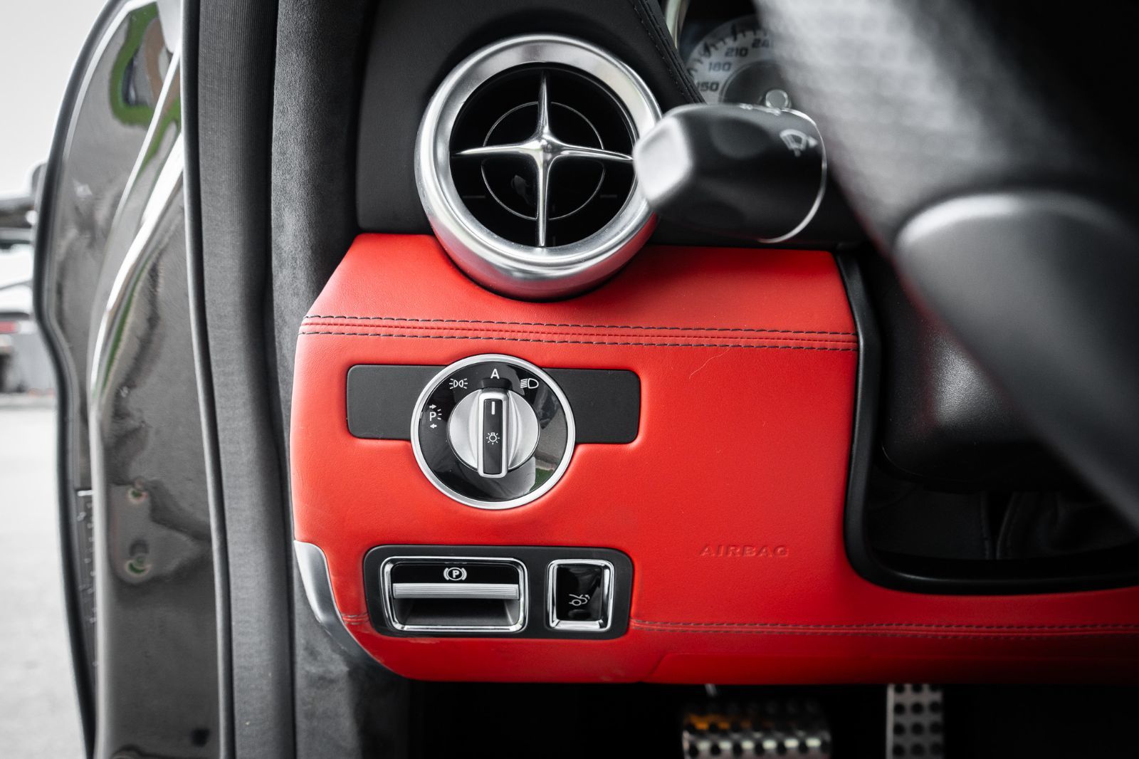 2011 Mercedes-Benz SLS AMG-20