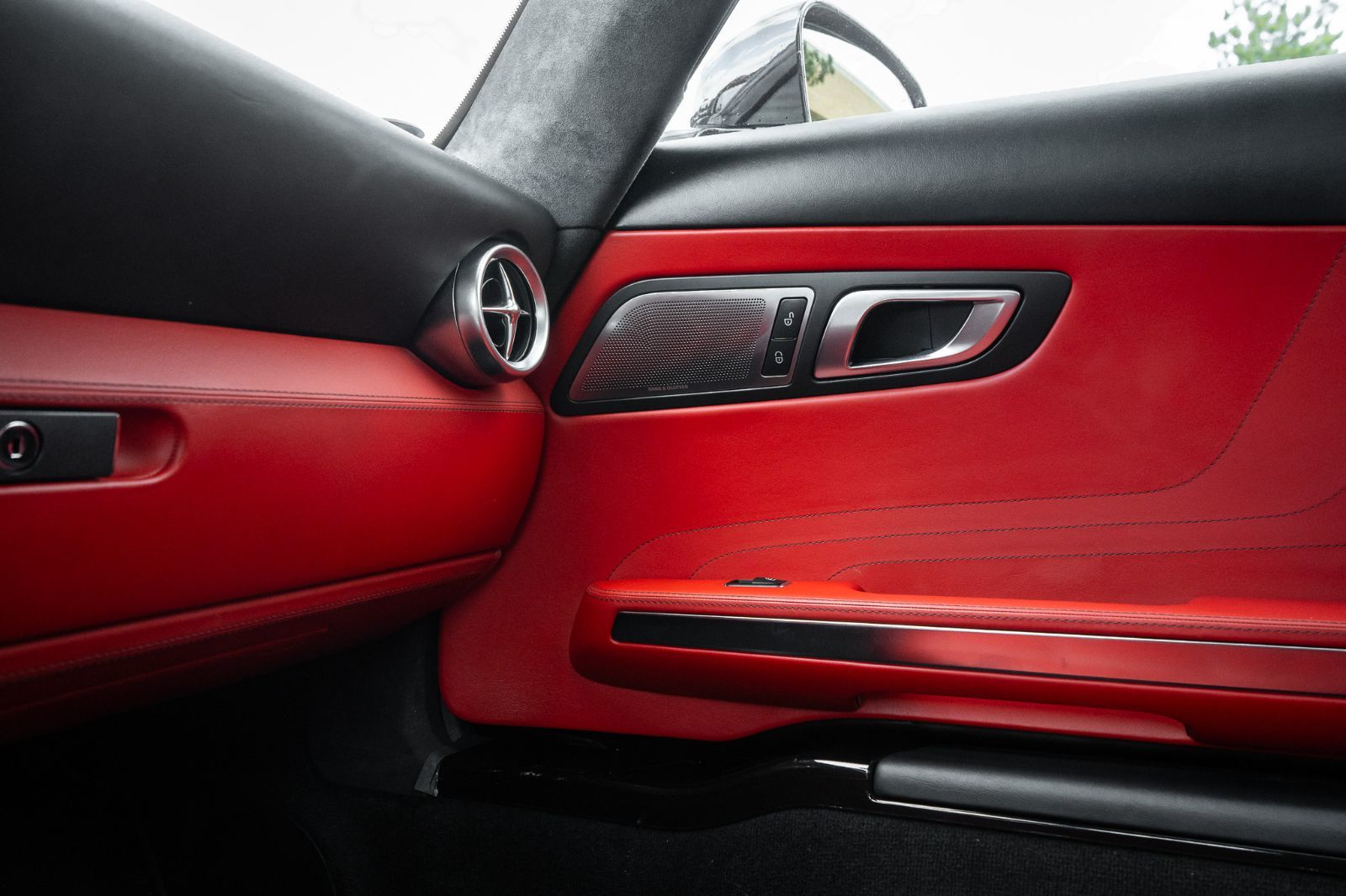 2011 Mercedes-Benz SLS AMG-18