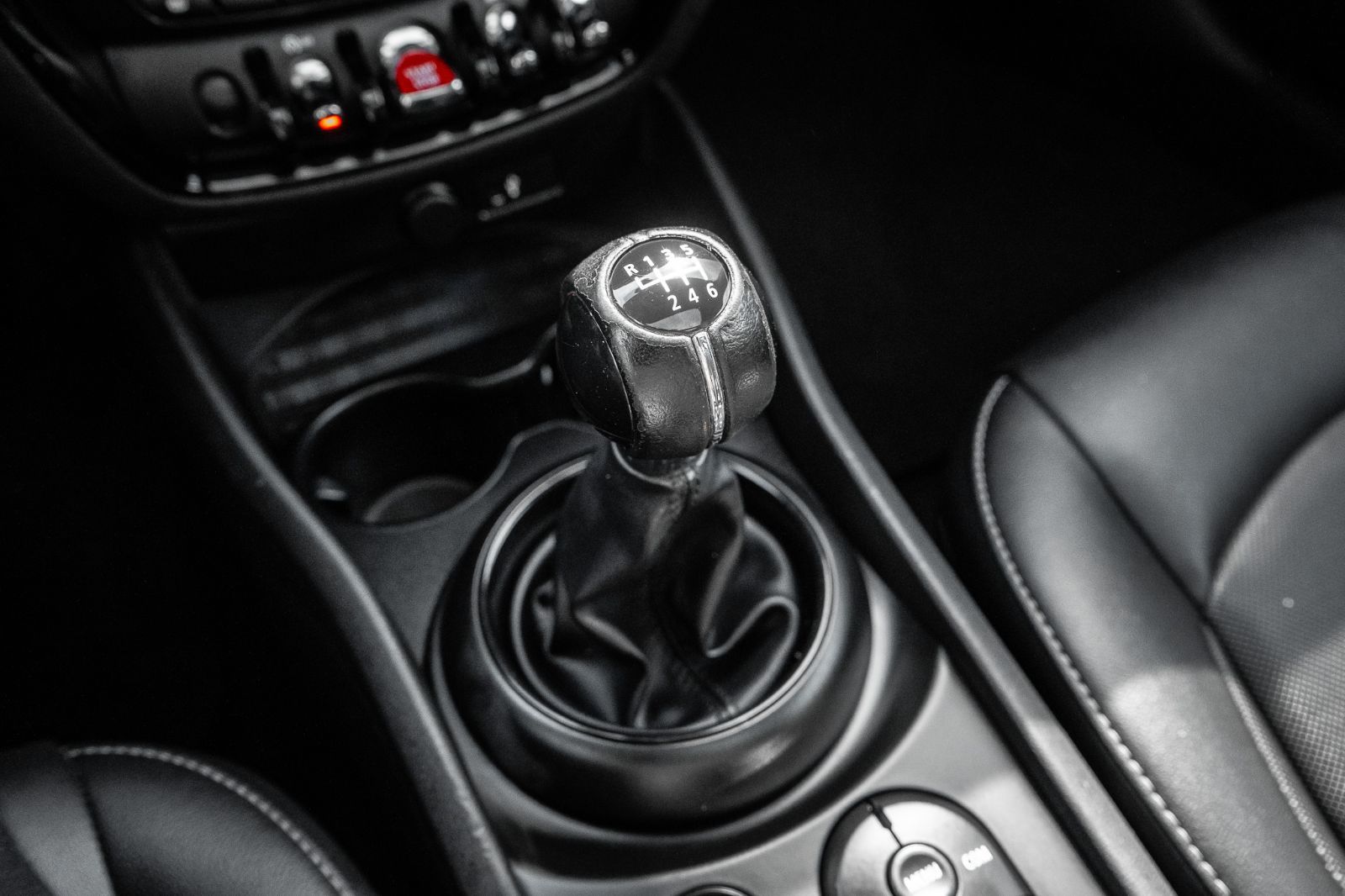 2019 MINI Clubman Cooper-17