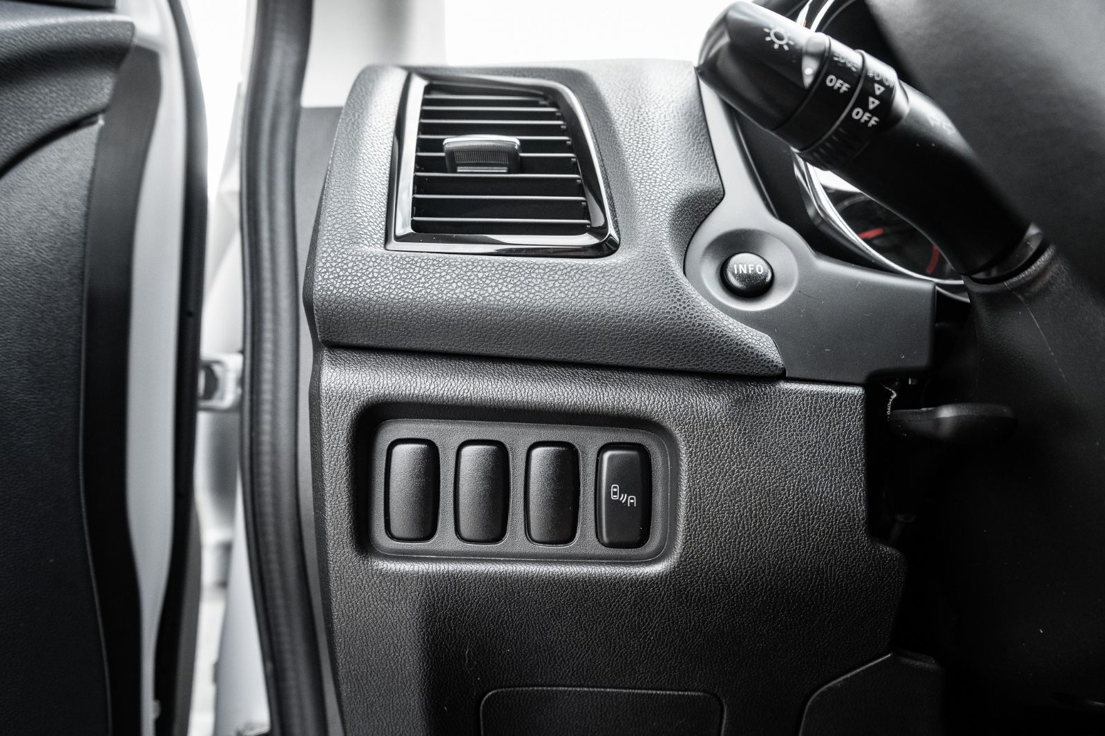 2021 Mitsubishi RVR SE AWD-24