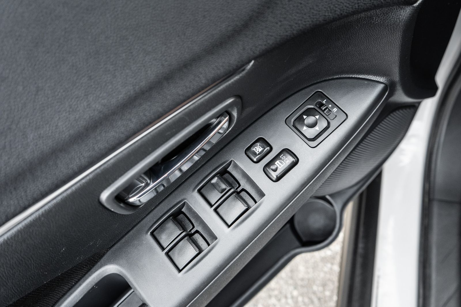 2021 Mitsubishi RVR SE AWD-23