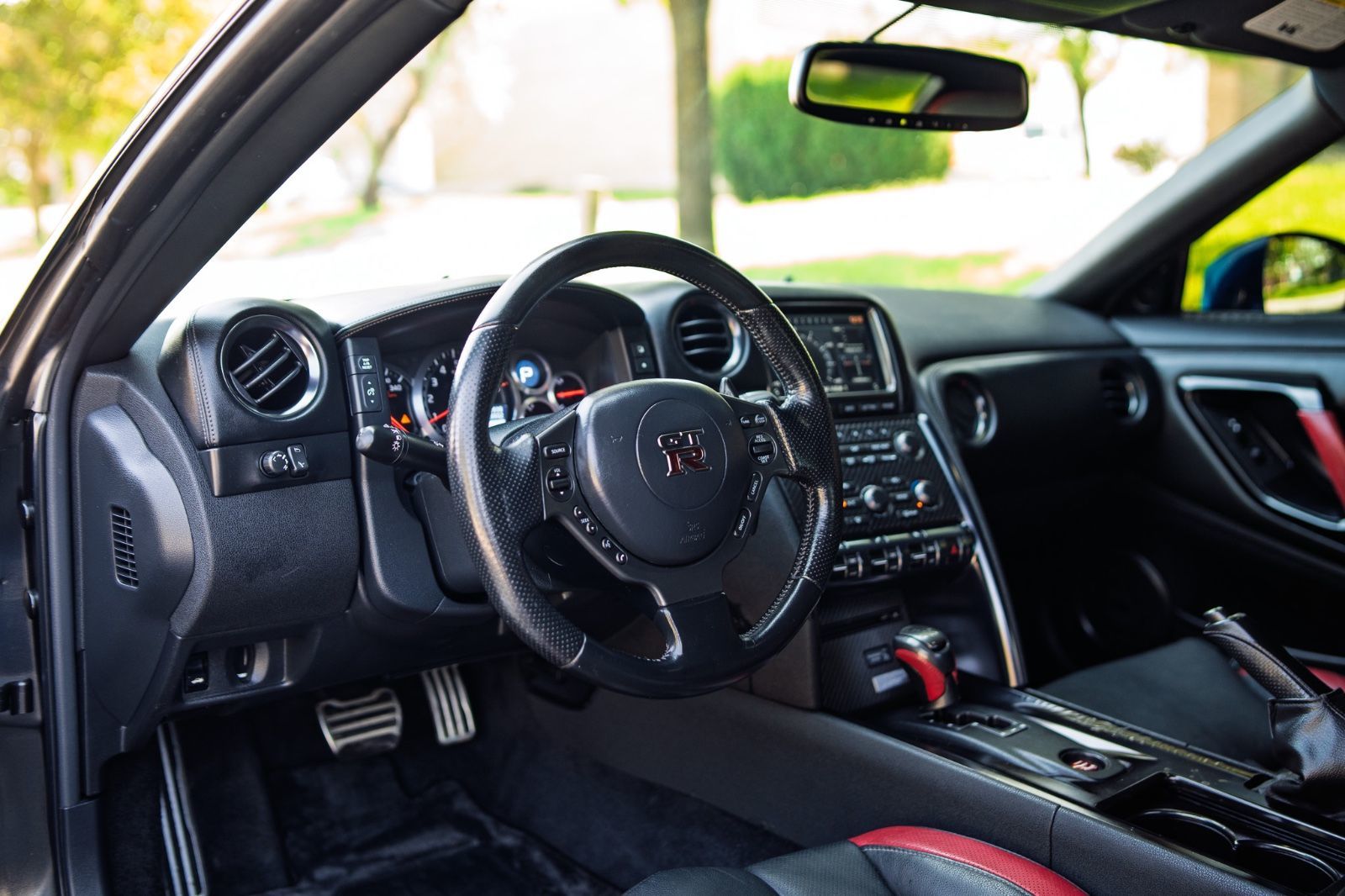 2012 Nissan GT-R Black Edition-14