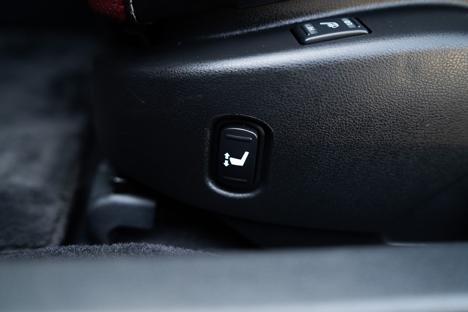 2012 Nissan GT-R Black Edition-31