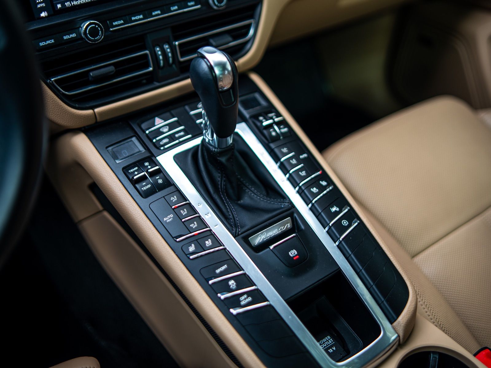 2021 Porsche Macan Base-26