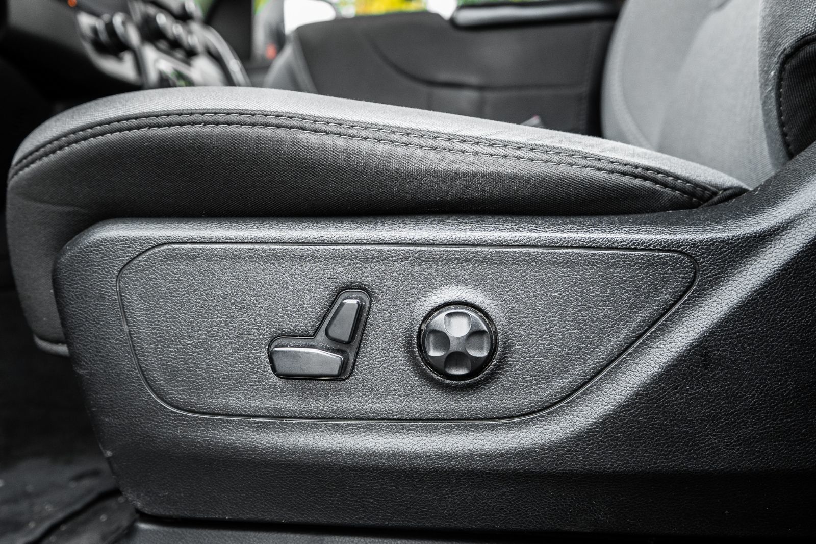 2020 Ram 1500 Big Horn-26