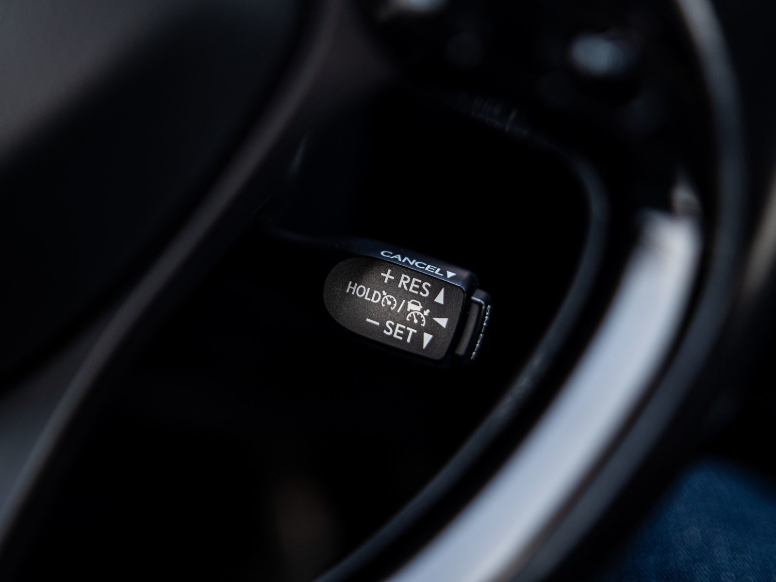 2018 Toyota C-HR XLE-19