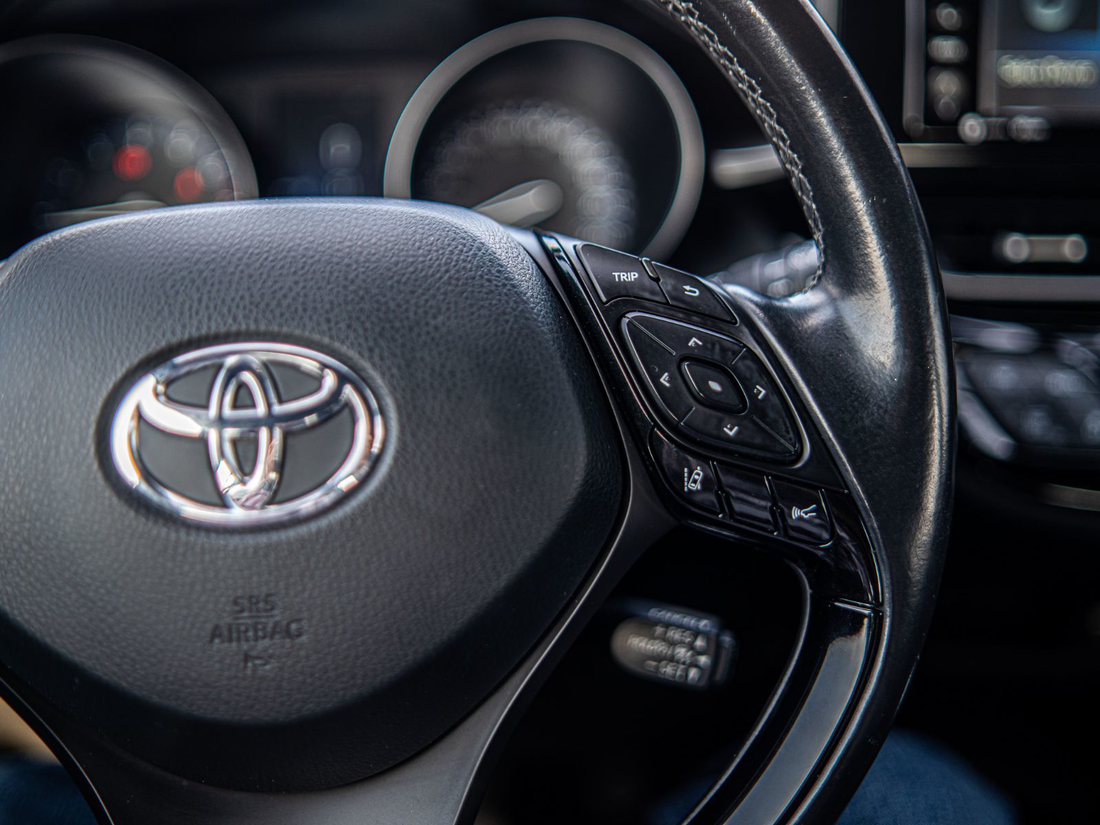 2018 Toyota C-HR XLE-12