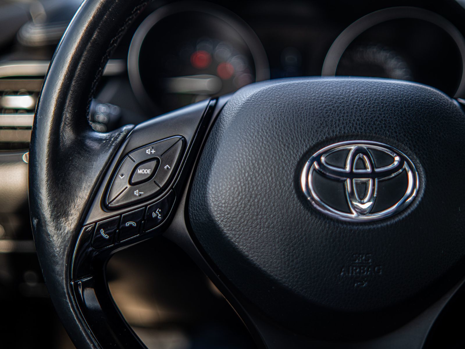 2018 Toyota C-HR XLE-11