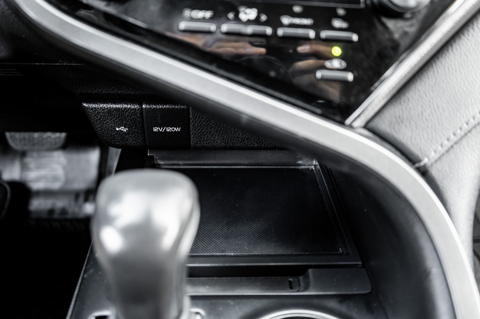 2020 Toyota Camry SE-14