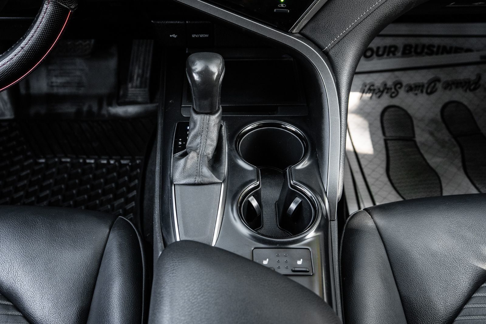 2020 Toyota Camry SE-9