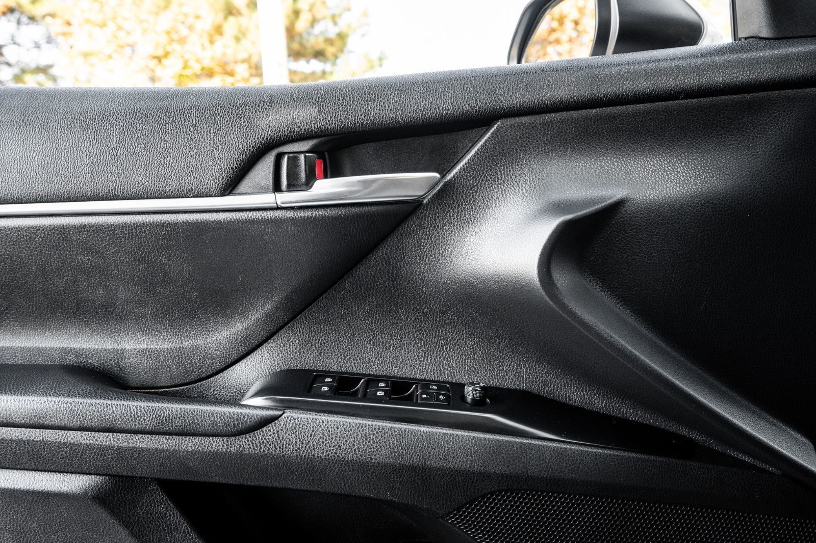 2020 Toyota Camry SE-18