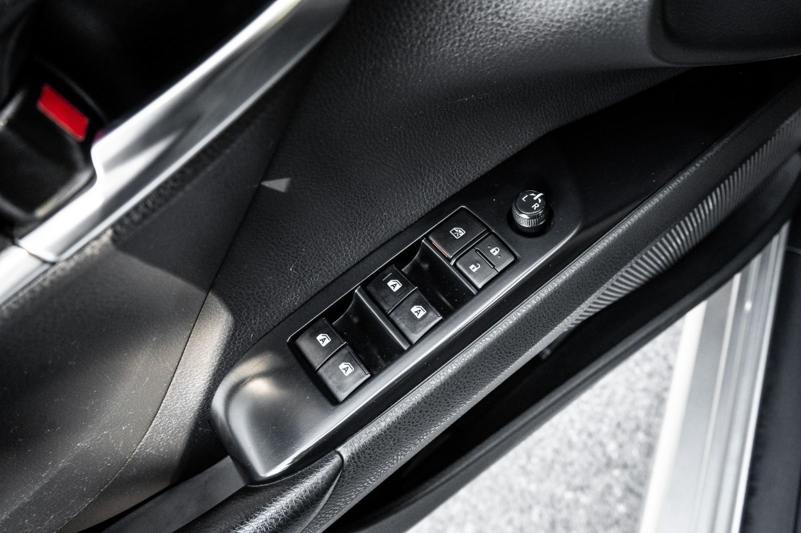 2020 Toyota Camry SE-19