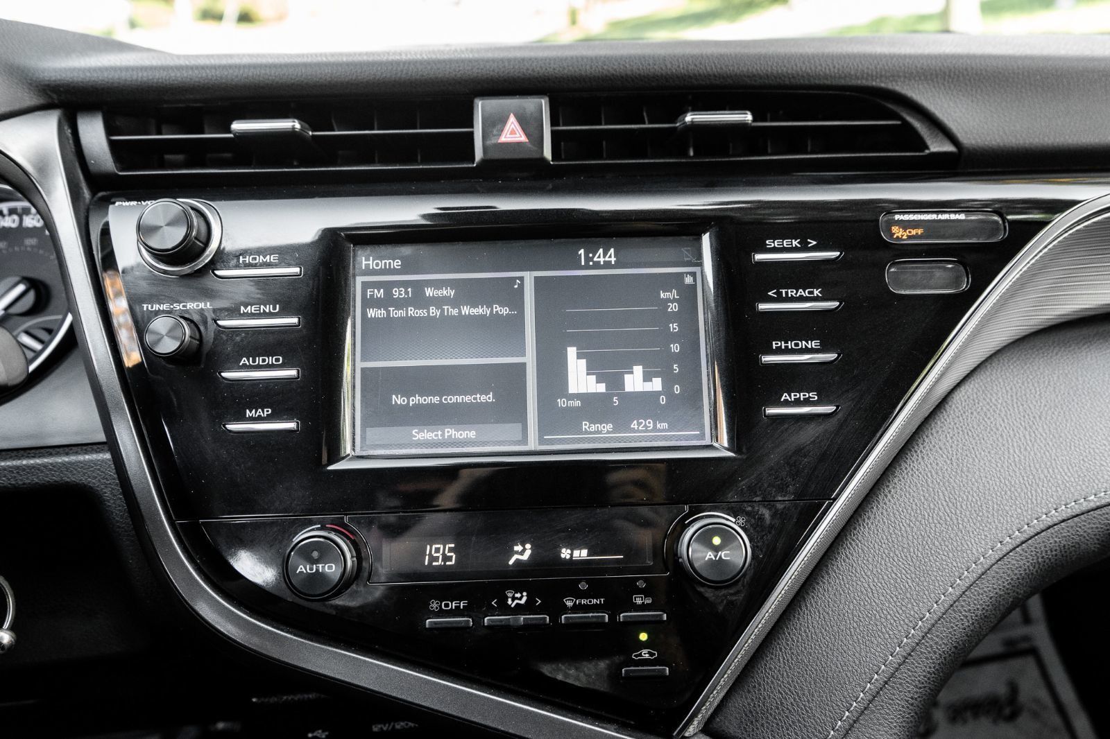 2020 Toyota Camry SE-13