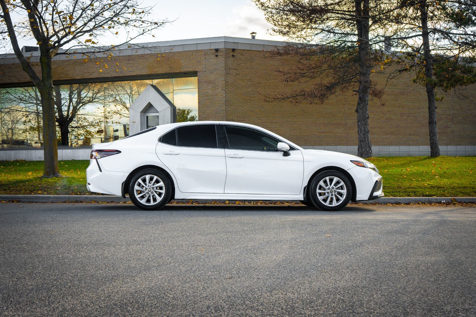 2022 Toyota Camry SE-3