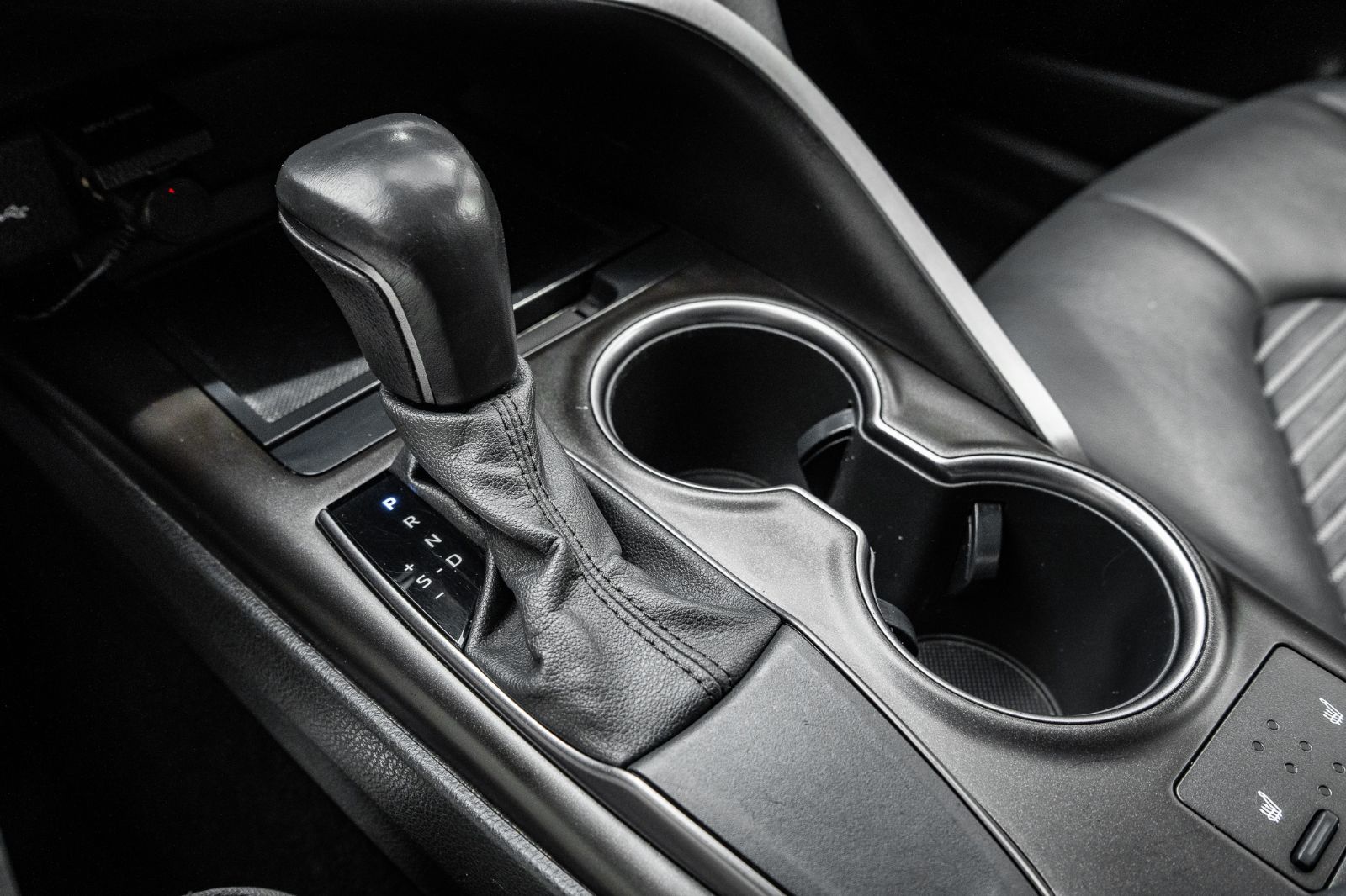 2022 Toyota Camry SE-14