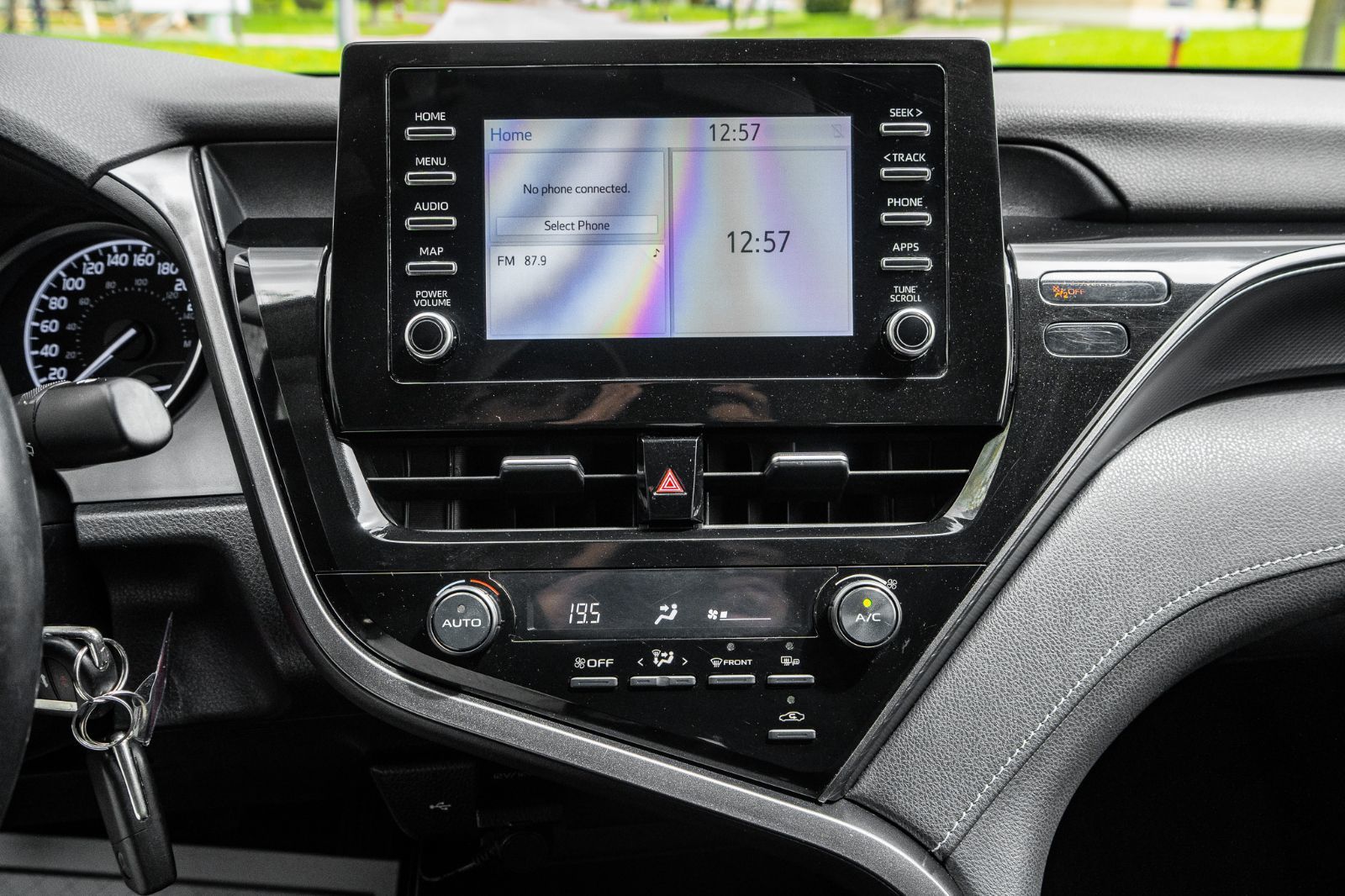 2022 Toyota Camry SE-12