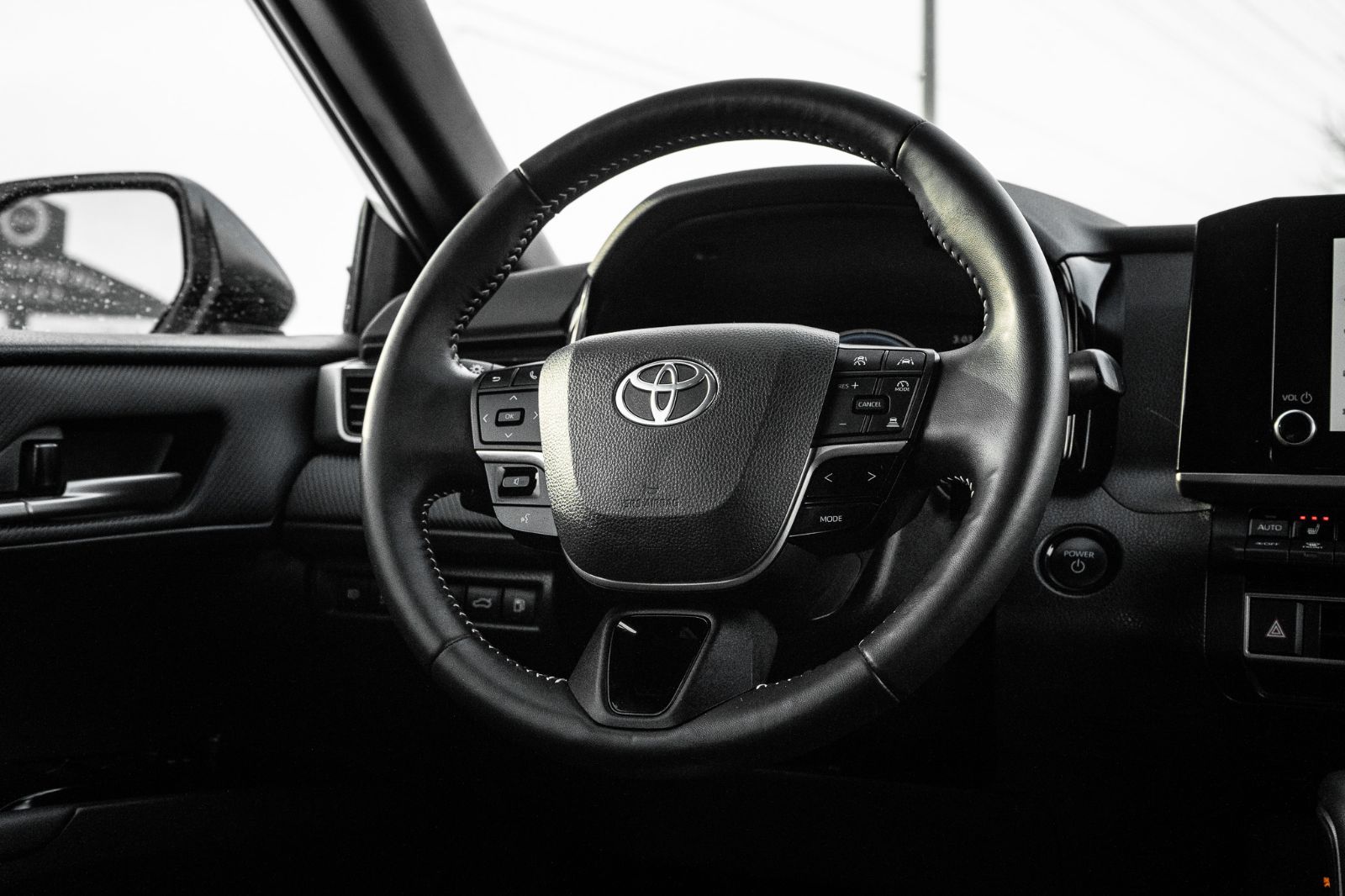 2025 Toyota Camry SE Hybrid-10