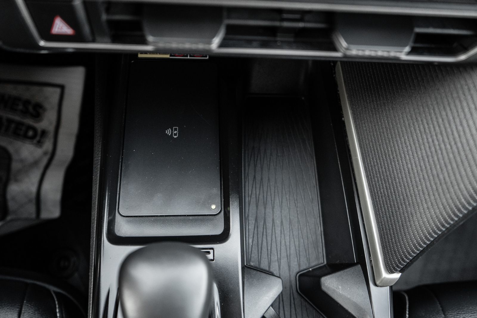 2025 Toyota Camry SE Hybrid-17