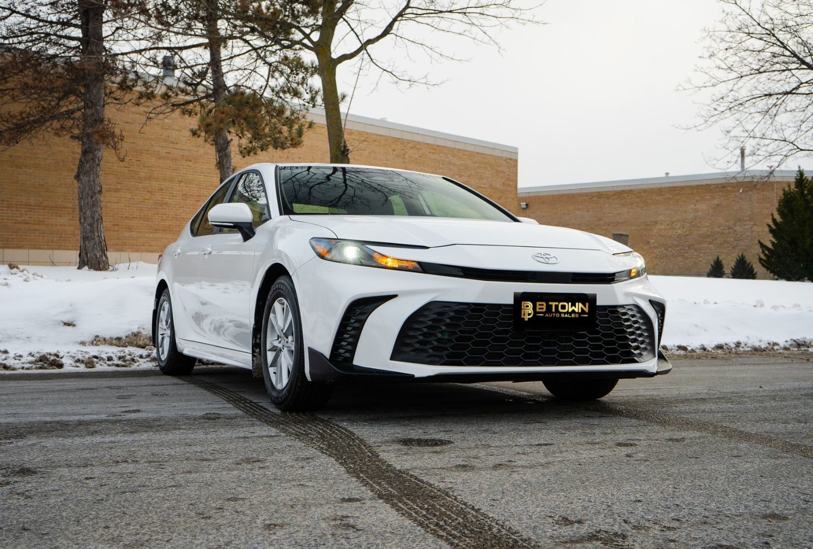 2025 Toyota Camry SE Hybrid-2