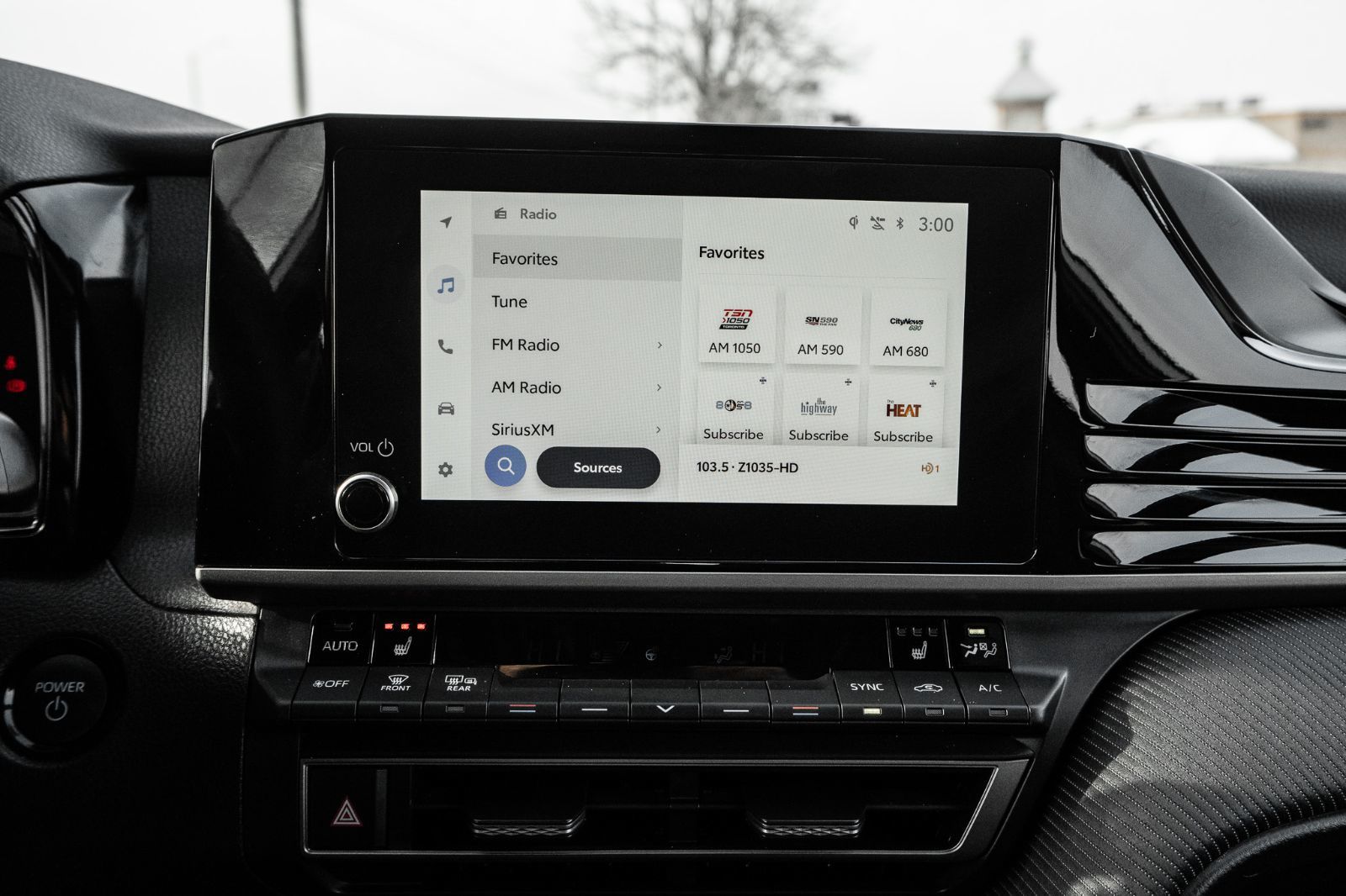 2025 Toyota Camry SE Hybrid-14