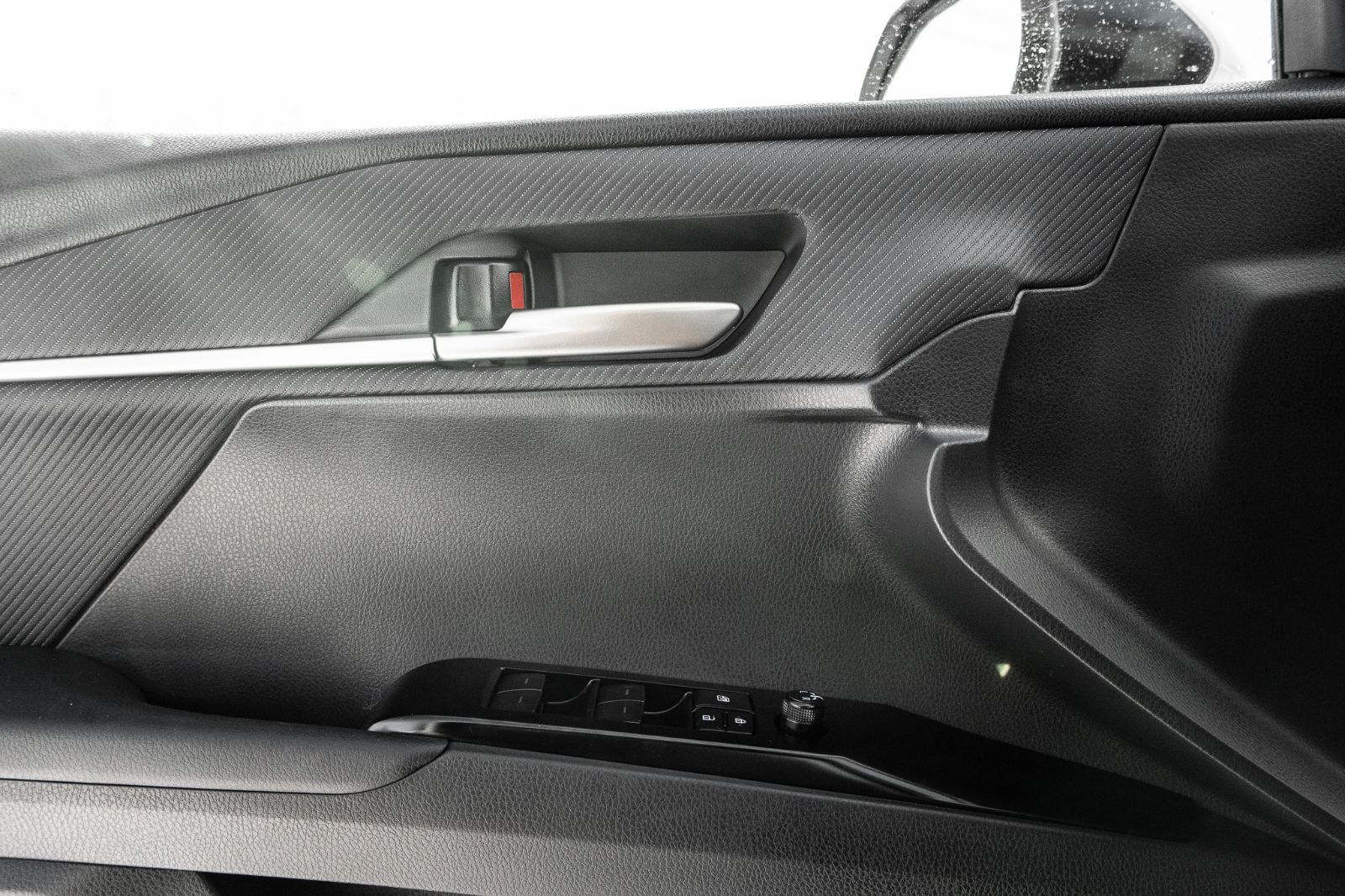 2025 Toyota Camry SE Hybrid-21