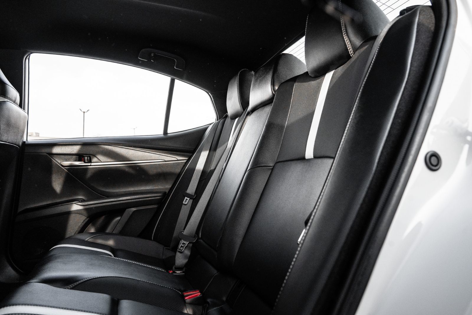 2025 Toyota Camry SE Hybrid-28