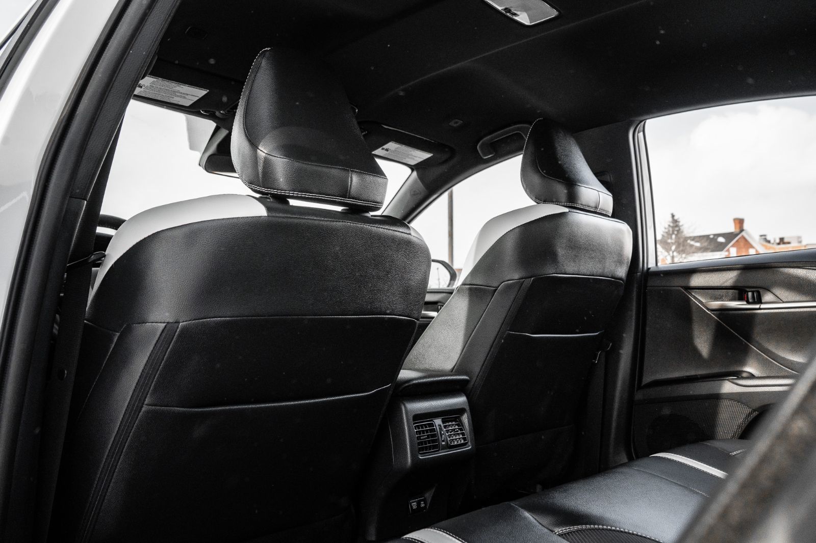 2025 Toyota Camry SE Hybrid-27