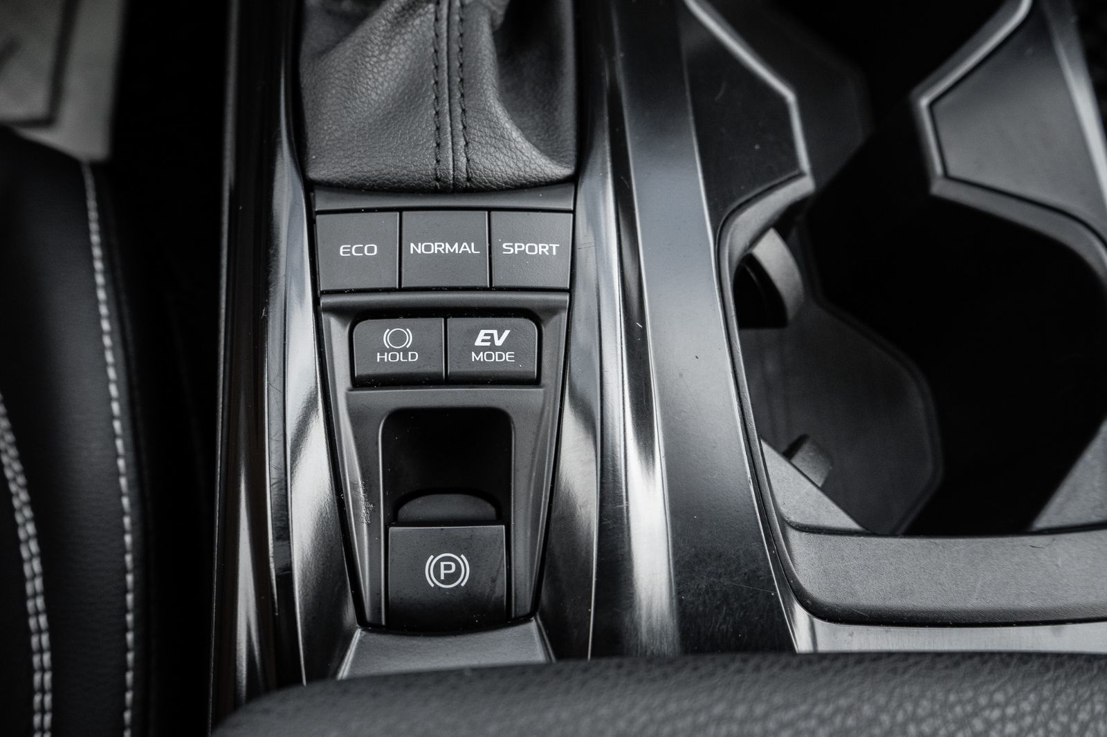 2025 Toyota Camry SE UPGRADE-18