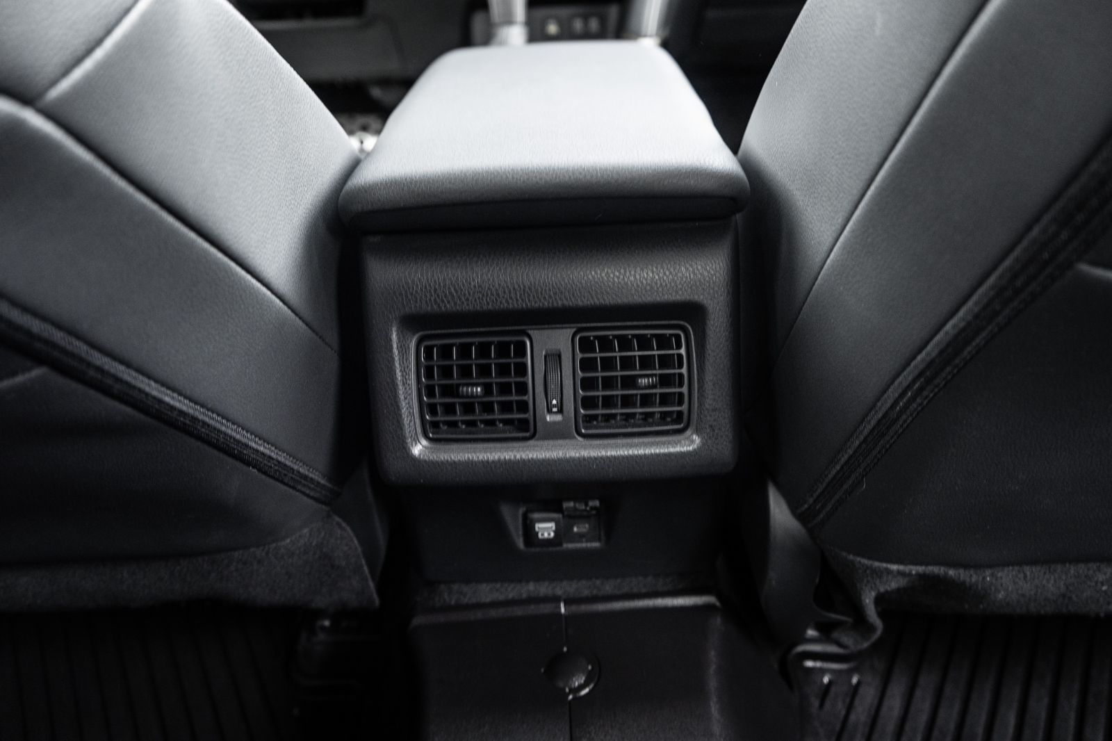 2025 Toyota Camry SE UPGRADE-29