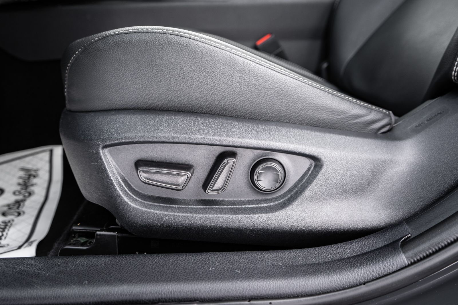 2025 Toyota Camry SE UPGRADE-26