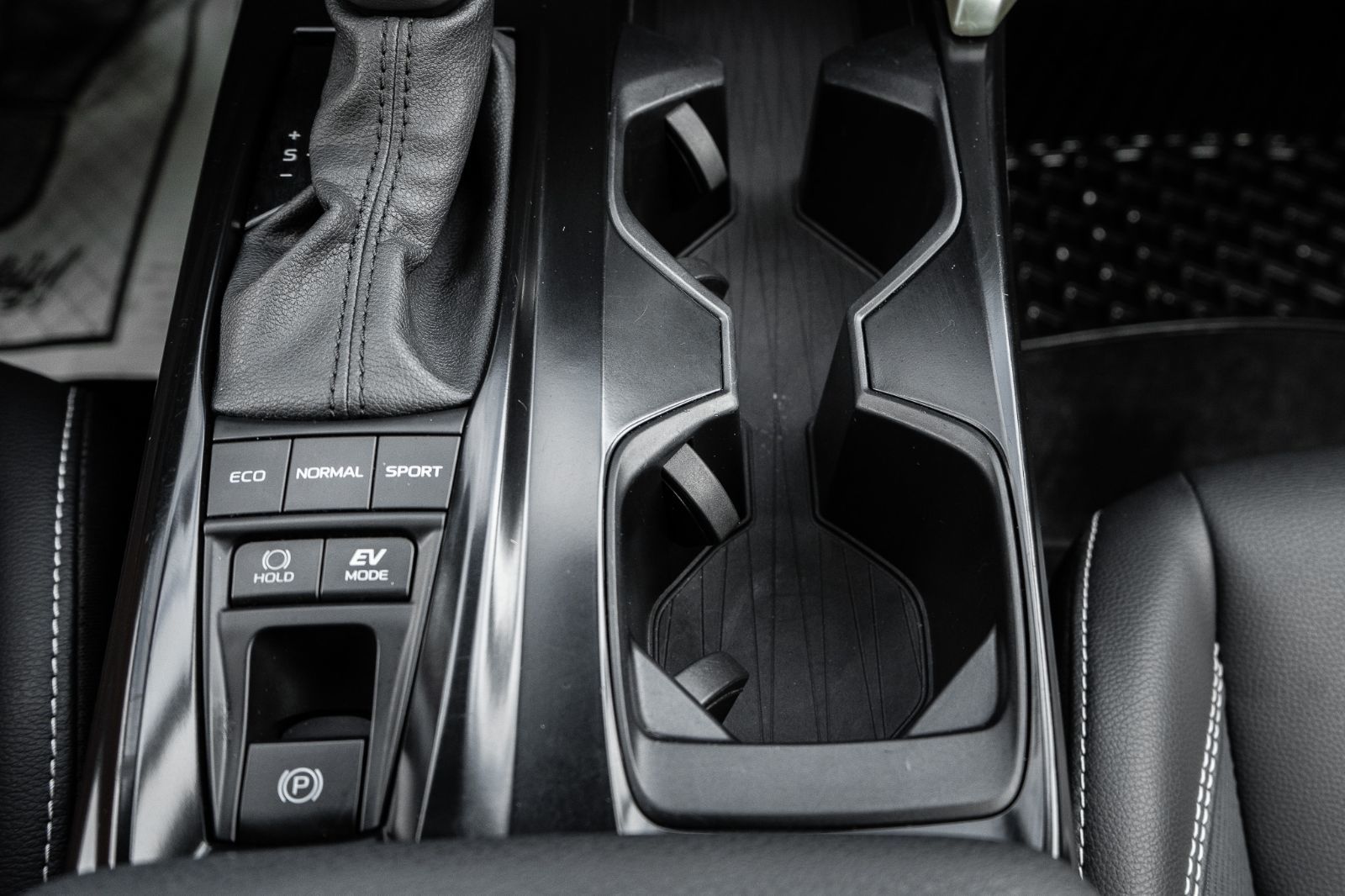 2025 Toyota Camry SE UPGRADE-19