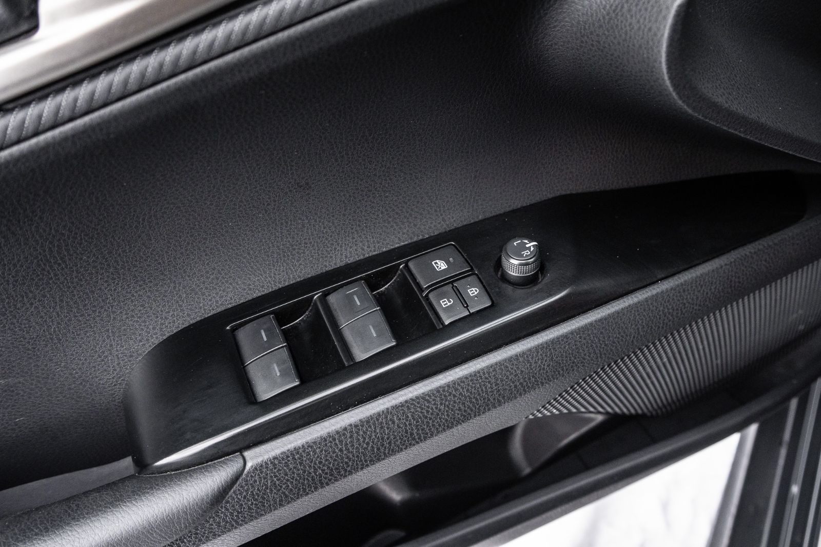 2025 Toyota Camry SE UPGRADE-23