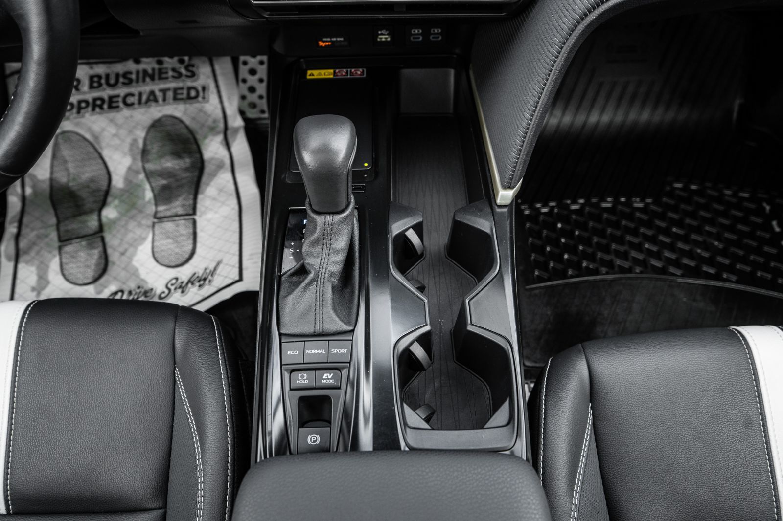 2025 Toyota Camry SE UPGRADE-7