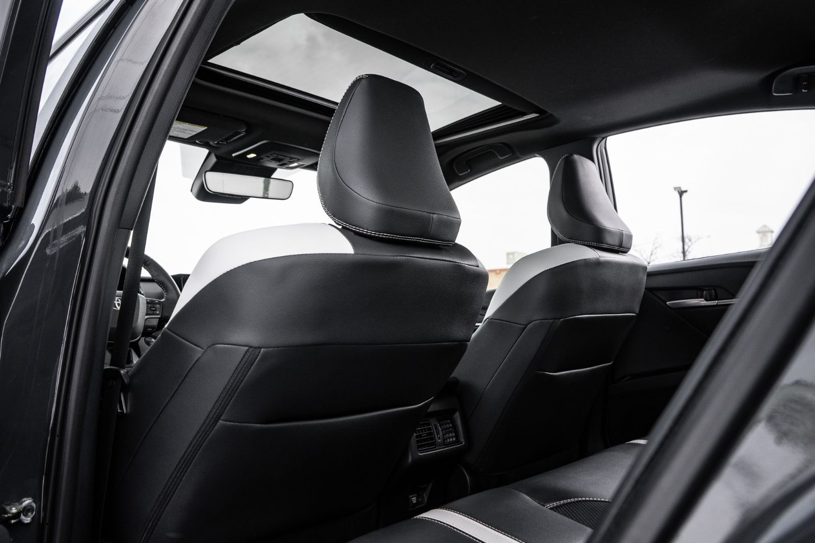 2025 Toyota Camry SE UPGRADE-27