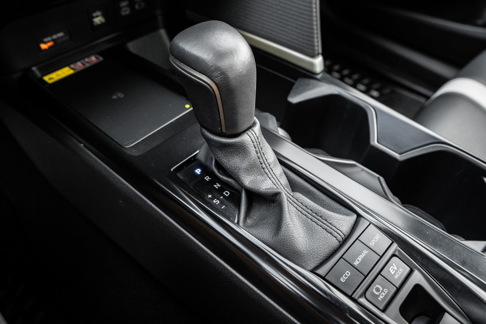 2025 Toyota Camry SE UPGRADE-17