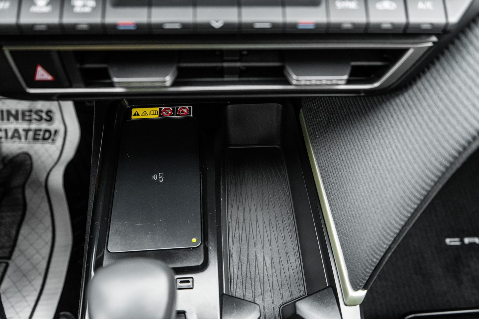 2025 Toyota Camry SE UPGRADE HYBRID-18