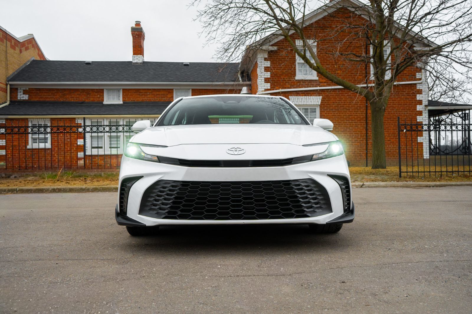 2025 Toyota Camry SE UPGRADE HYBRID-1