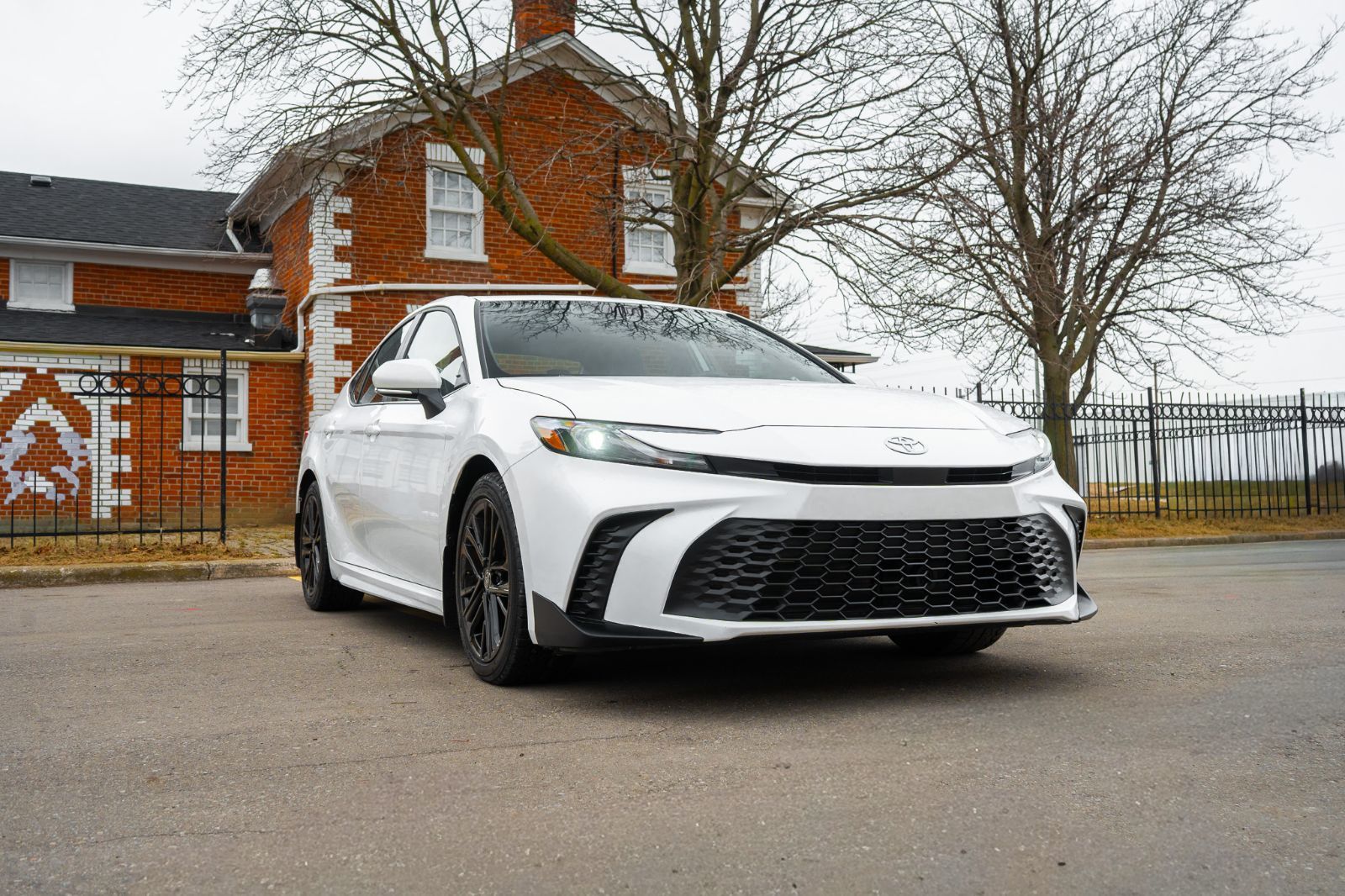 2025 Toyota Camry SE UPGRADE HYBRID-2