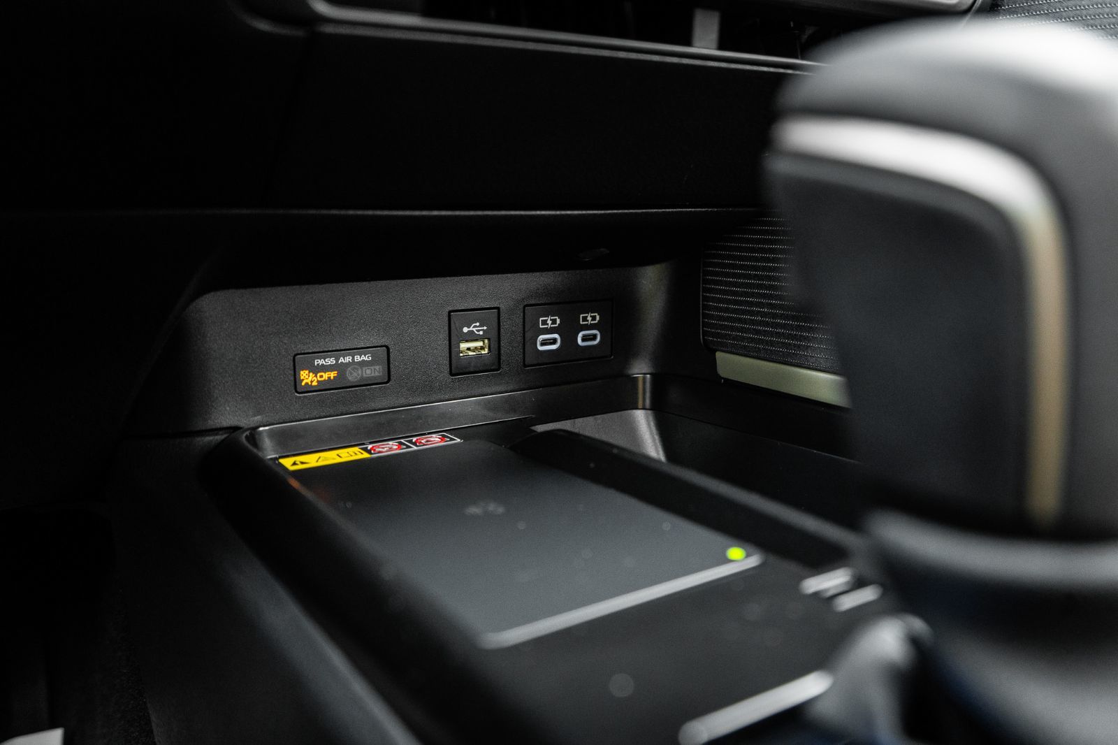 2025 Toyota Camry SE UPGRADE HYBRID-17