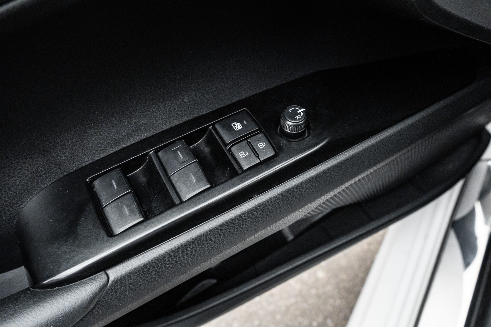 2025 Toyota Camry SE UPGRADE HYBRID-25