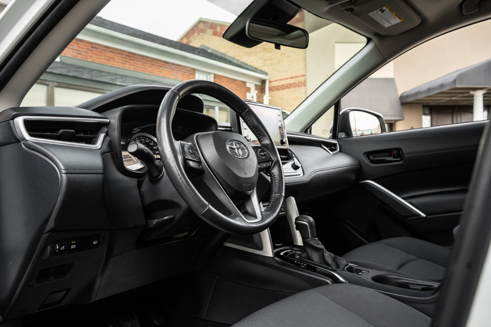 2022 Toyota Corolla Cross LE-28