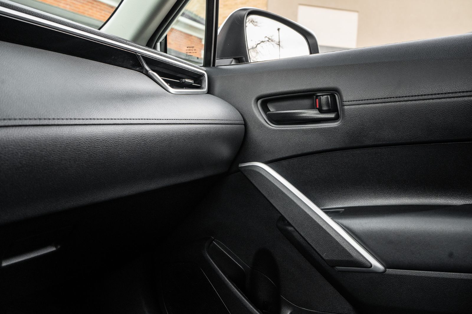 2022 Toyota Corolla Cross LE-23