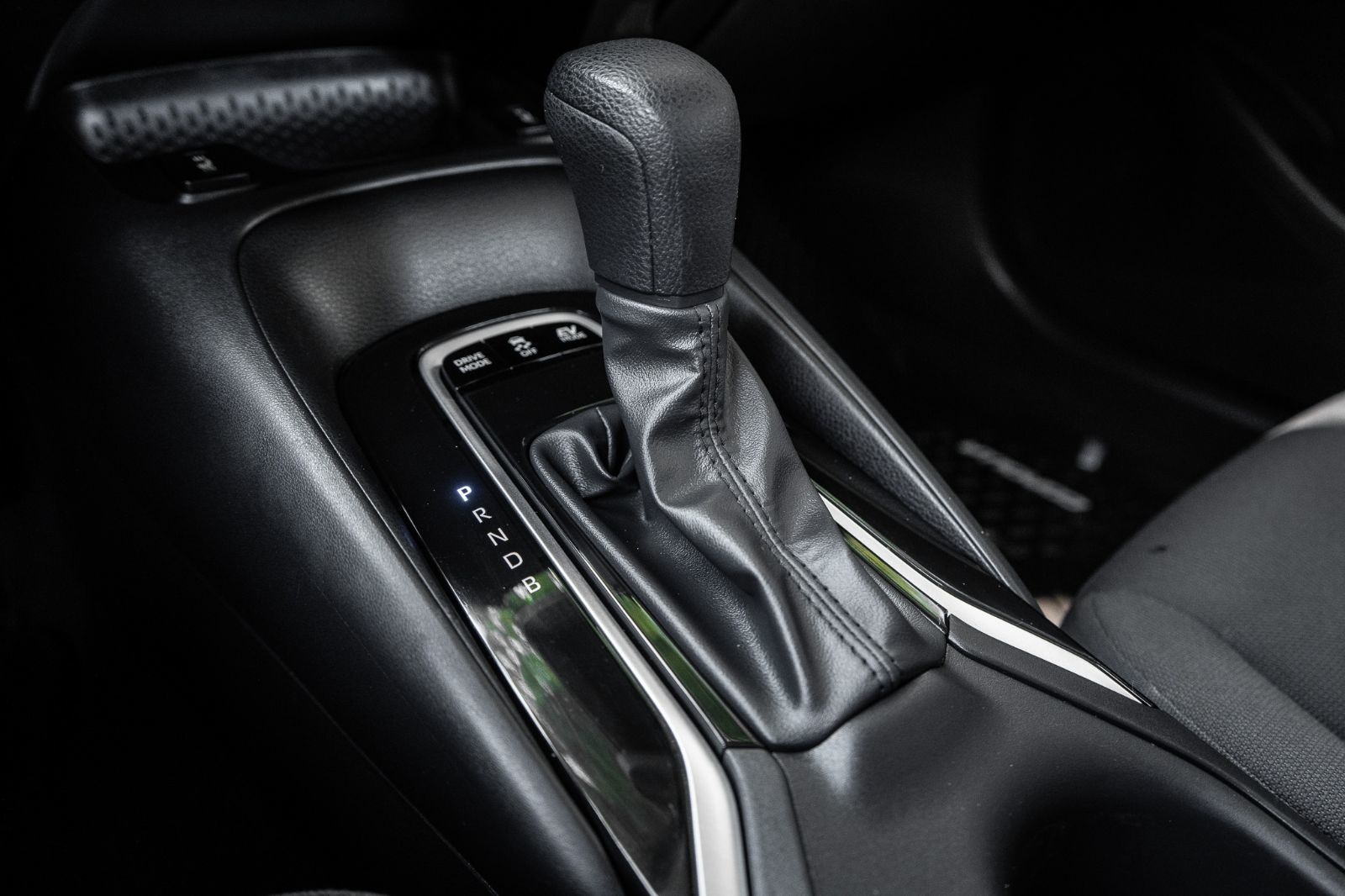 2025 Toyota Corolla Hybrid LE-16