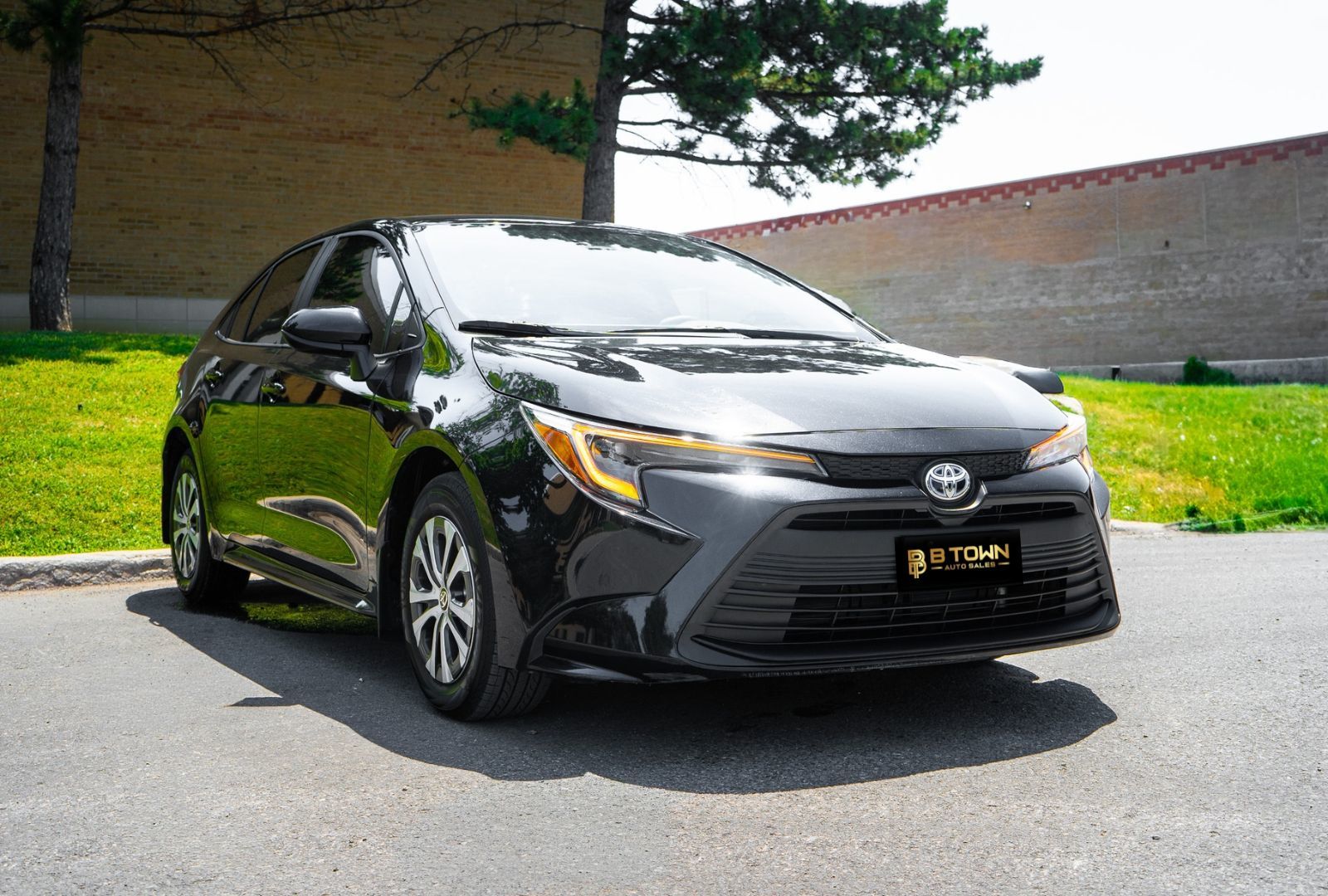 2025 Toyota Corolla Hybrid LE-2