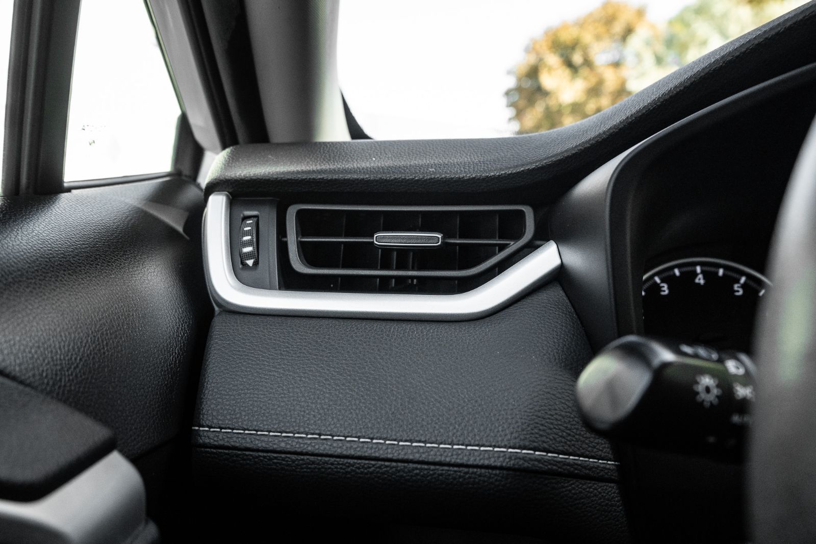 2020 Toyota RAV4 XLE PREMIUM AWD-21