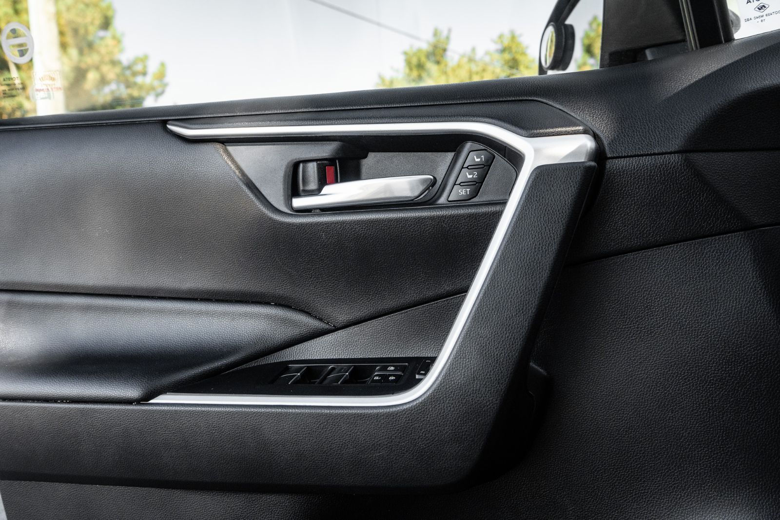 2020 Toyota RAV4 XLE PREMIUM AWD-20