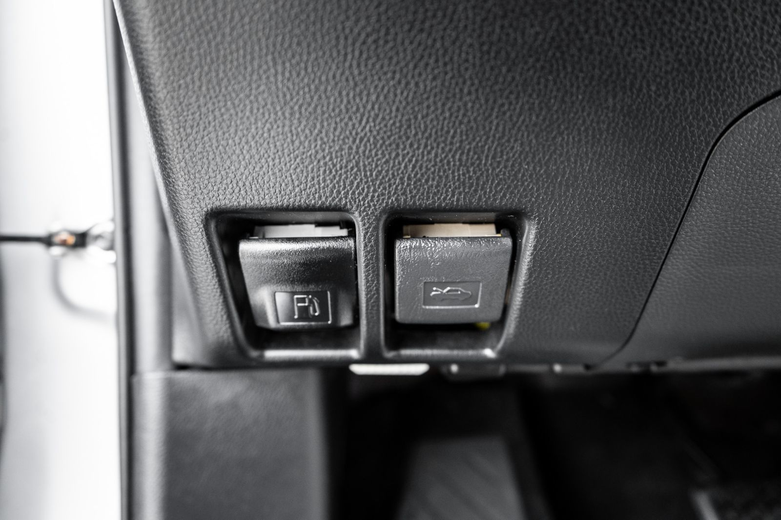 2021 Toyota RAV4 XLE-24