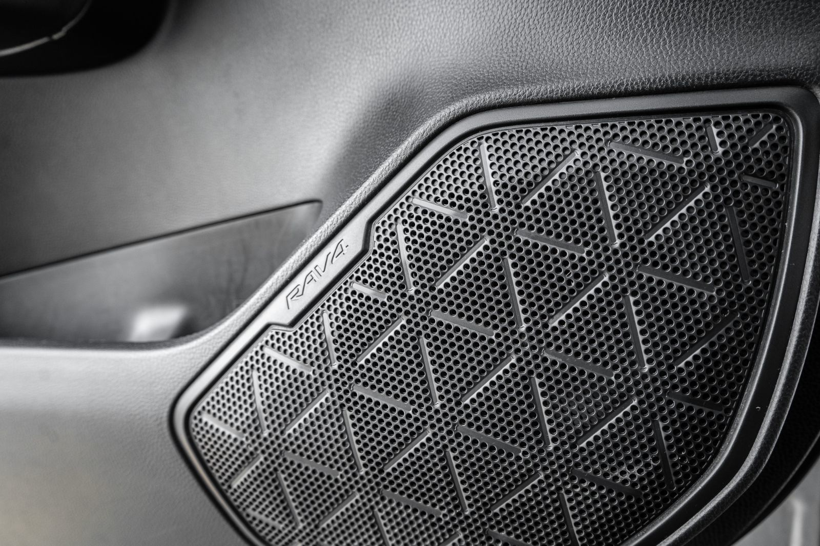 2021 Toyota RAV4 XLE-22